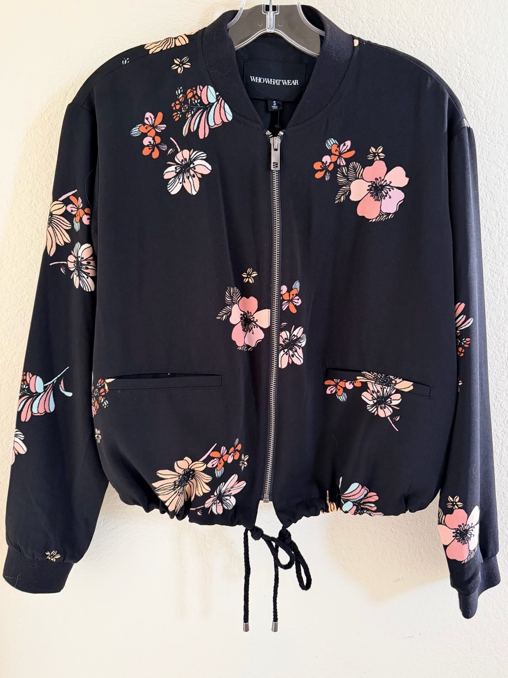 🌸 Who What Wear Black Bomber Zip Jacket with Pink Floral Print (NWT - Size S)
